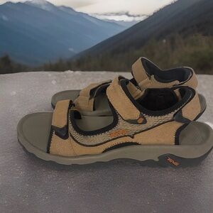 Mens Size 11 TEVA Mozel Sandals 4290 Brown Leather Outdoor Hiking Shoes